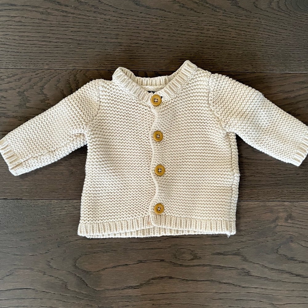 Baby gap warm creme cardigan 0-3M NWT